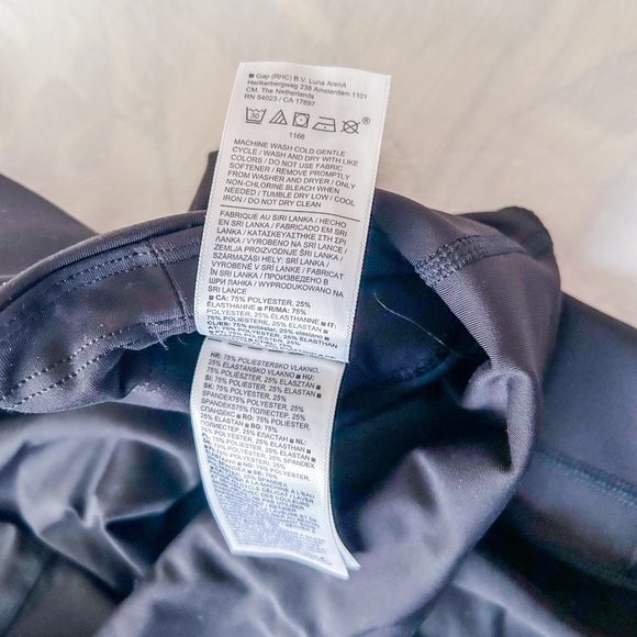 Athleta Ultimate Stash Capri Leggings (Size: L) - Picture 10 of 15